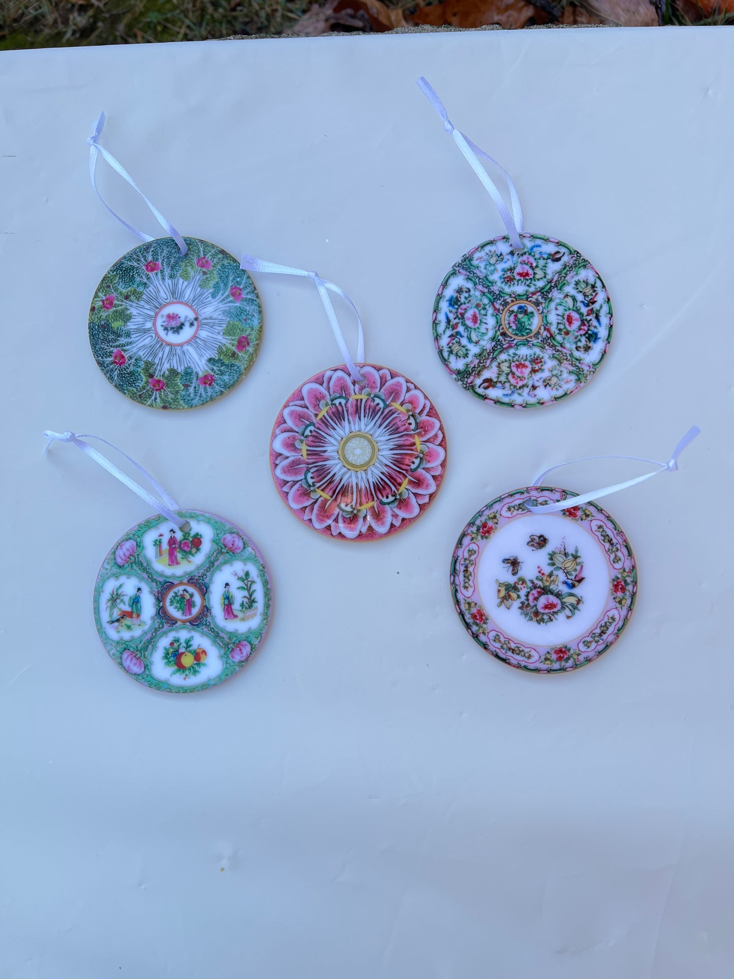 Famille Rose Porcelain Ornament Set – Chinoiserie Holiday Decor Gift Boxed (Set of 5, 3")