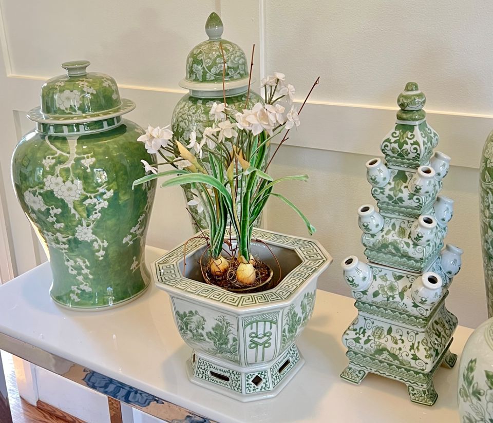 Green & White Porcelain Two-Tier Tulipiere Vase –